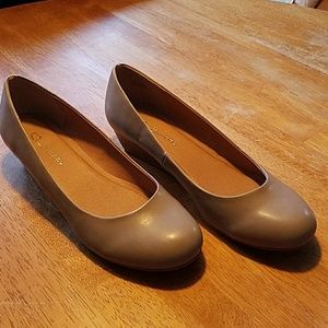 CL  by Laundry Tan Marcie wedge pump